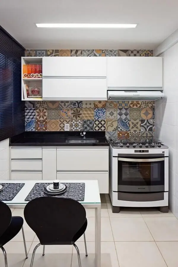 decoração simples para cozinha com armário branco Foto Pinterest