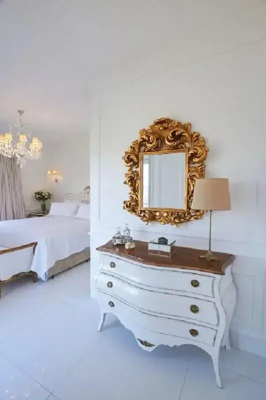 decoração sofisticada com cômoda vintage para quarto de casal grande Foto Jeito de Casa