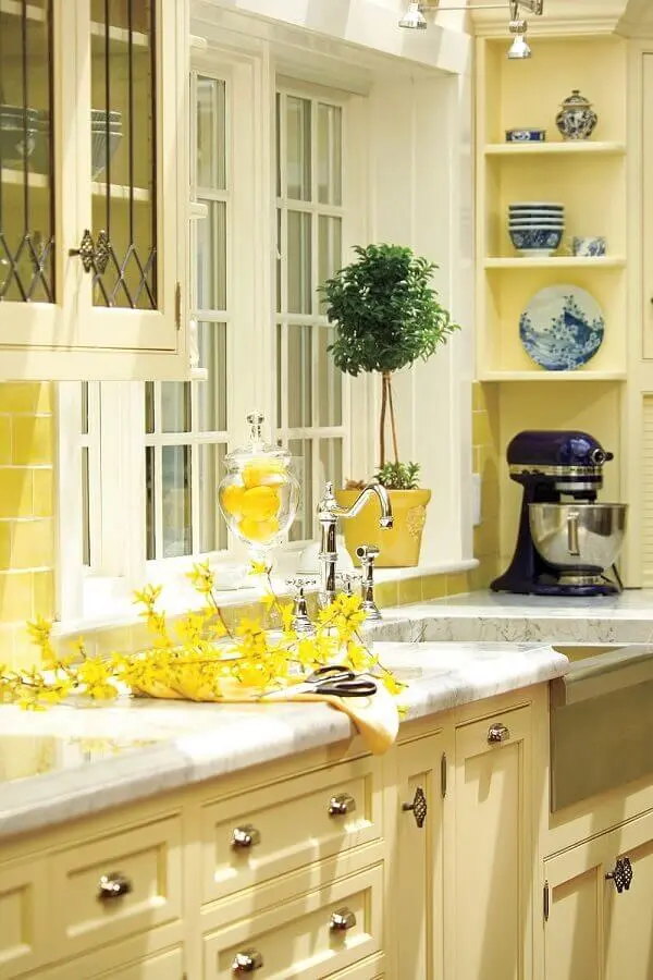 decoração vintage com cores pastéis para cozinha amarela Foto Pinterest