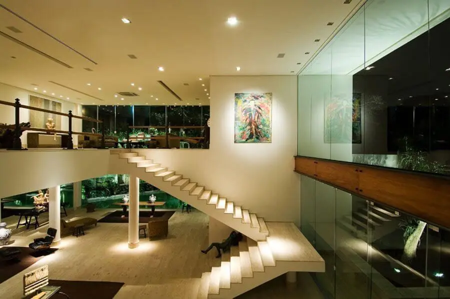 escadas internas em U para decoração de casa grande e moderna Foto Casa de Valentina