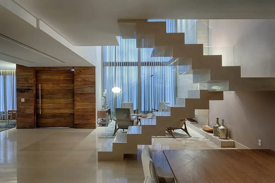 escadas internas em U para decoração de casa sofisticada Foto Homify