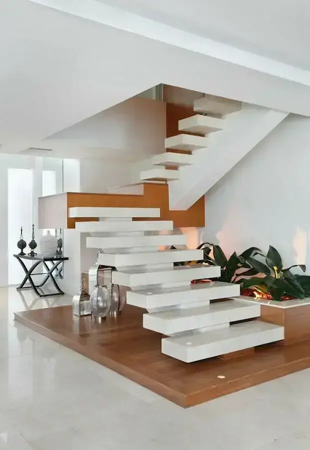 escadas internas vazadas para decoração de casa grande e moderna Foto Homify