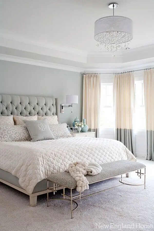 ideias para quarto de casal romântico decorado em cores claras com cabeceira capitonê Foto Pinterest