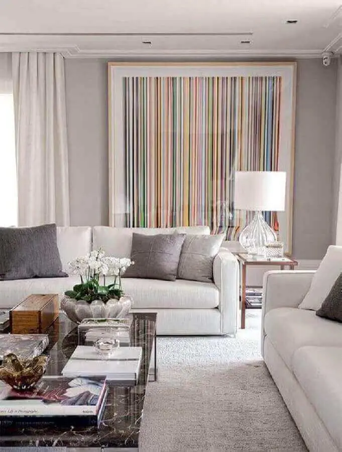 luminária para sala de estar moderna decorada em cores claras com quadro grande Foto Pinterest