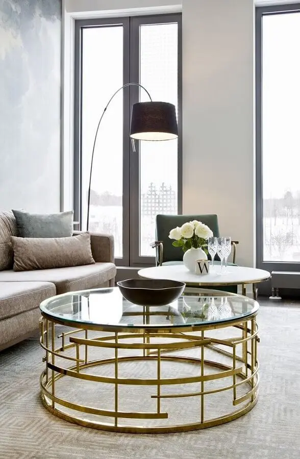 luminárias de piso para sala de estar moderna decorada com mesa de centro de vidro Foto Homedit