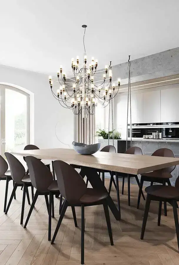 lustre e cadeira de jantar moderna para decoração de sala grande Foto Futurist Architecture
