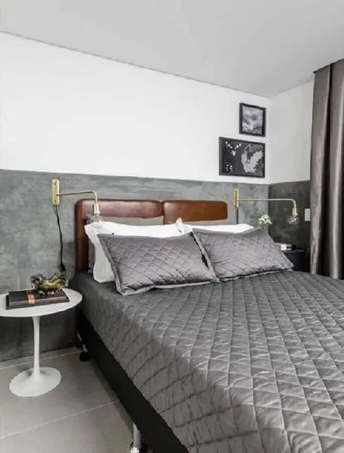meia parede cinza para decoração de quarto de homem com cabeceira de couro Foto Pinterest