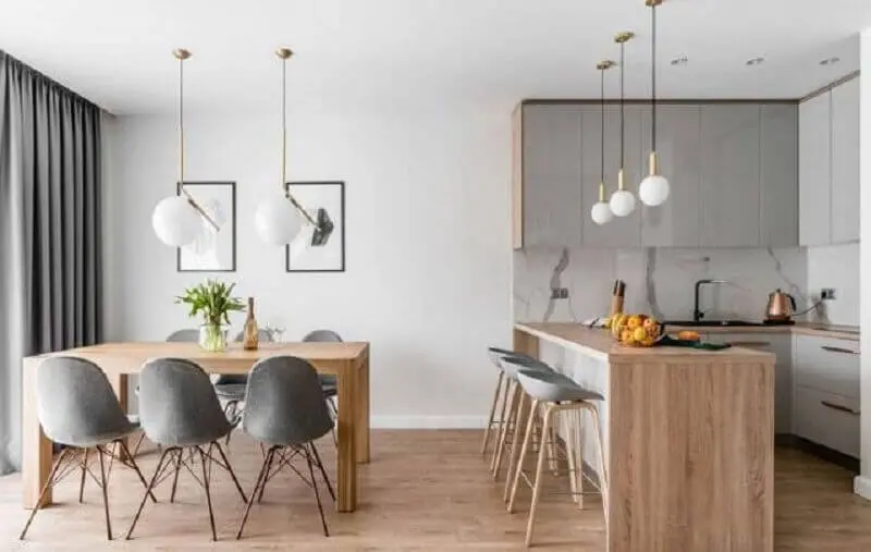 mesa e bancada de madeira para decoração de cozinha americana integrada com sala de jantar Foto Panorama Móveis