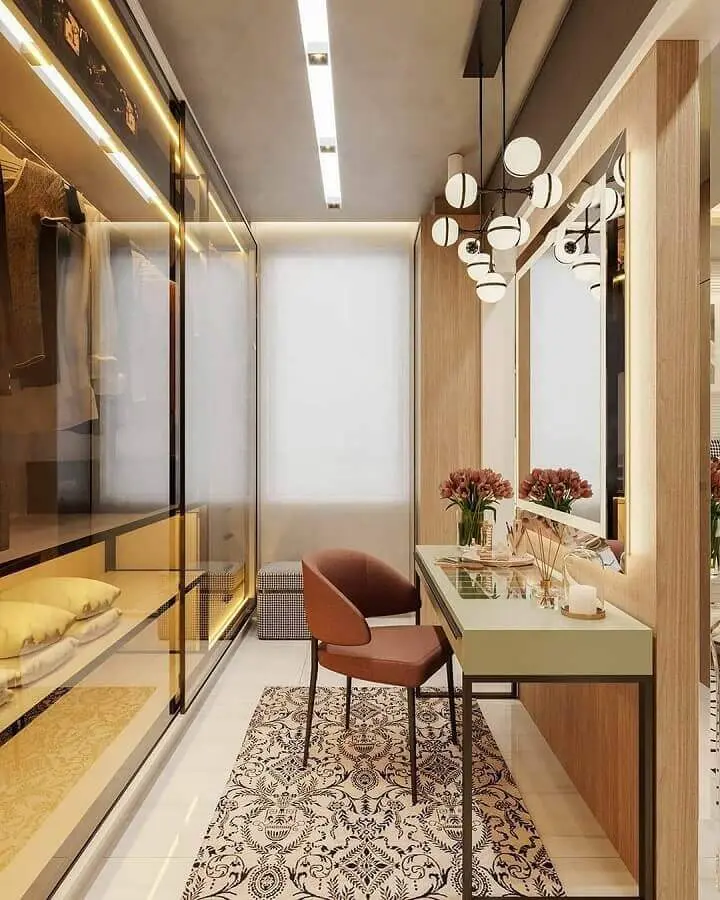 penteadeira para armário closet moderno decorado com portas de vidro Foto Decor Salteado