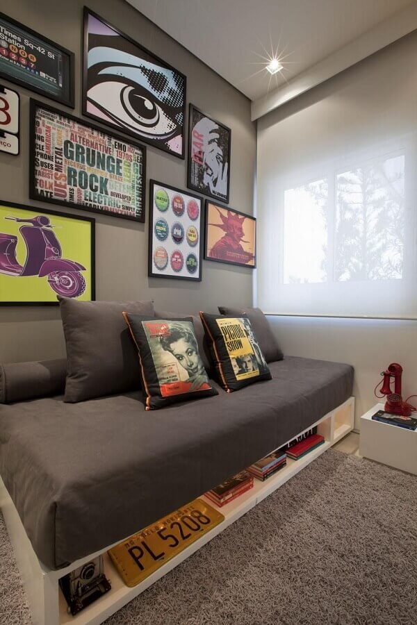 quadros para quarto de homem decorado em tons de cinza Foto Pinterest
