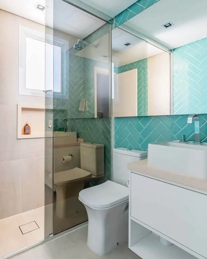 revestimento verde piscina para decoração de banheiro branco Foto Meyer Cortez Arquitetura e Design