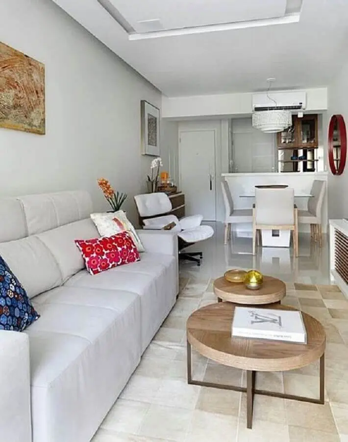 sala de apartamento decorada em cores claras com ambientes integrados Foto Simples Decoração