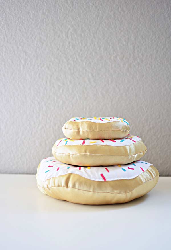 Almofadas divertidas em formato de donuts