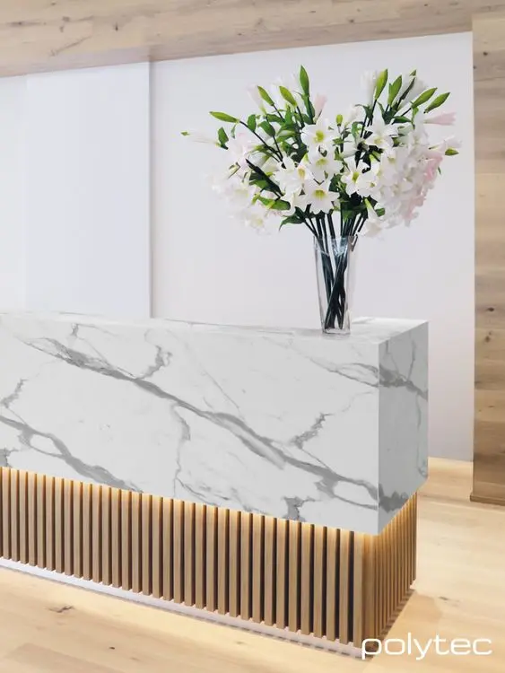 Balcão de mármore e madeira para sala de espera luxuosa