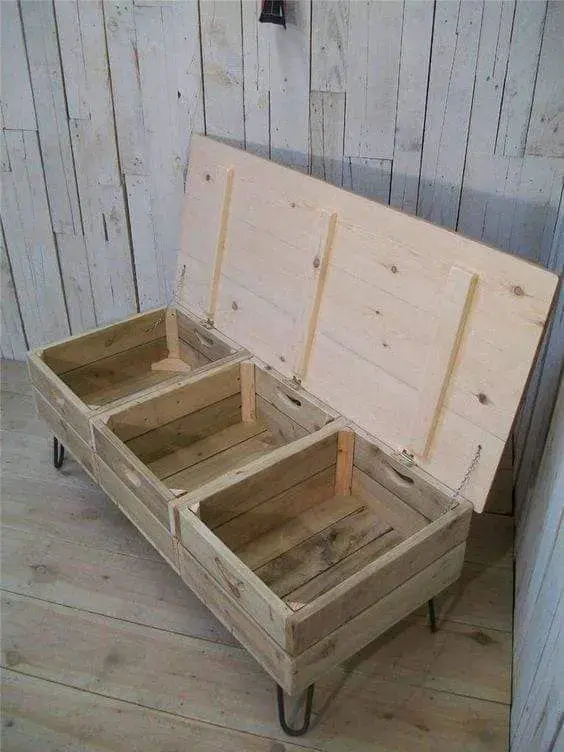 Baú de madeira para quarto pequeno