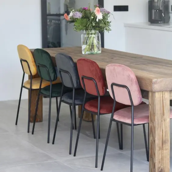 Cadeira retrô colorida para sala de jantar de madeira