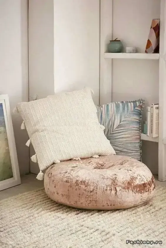 Decoração com almofada redonda grande