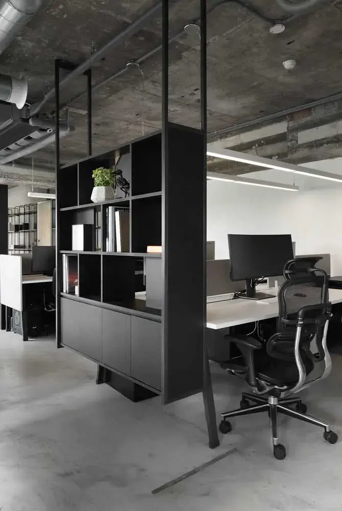 Divisórias para escritório preto com armários