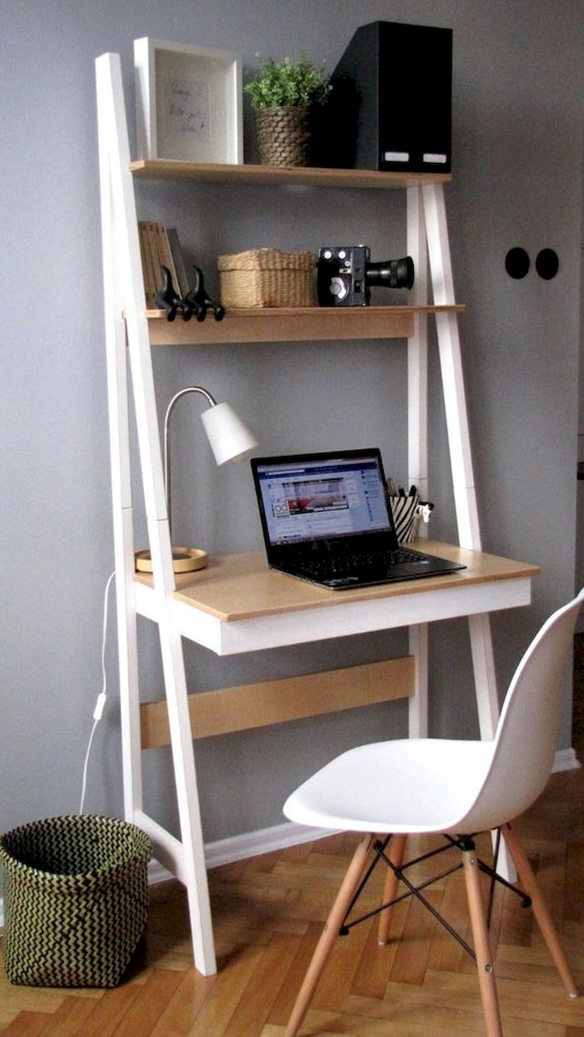 Escrivaninha com estante cavalete pequena