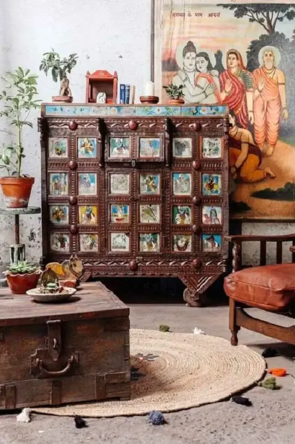 Garimpe móveis em antiquários que imprimem o estilo de decoração indiana. Fonte: Pinterest