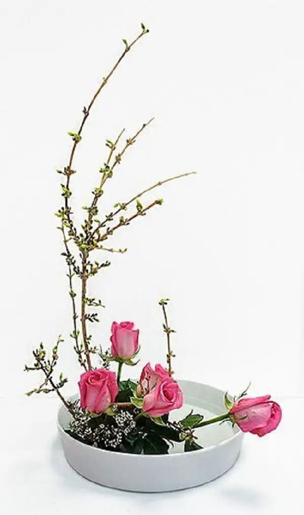 Ikebana rosa para decoração moderna