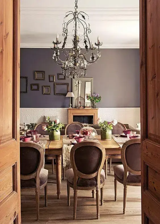 Mesa estilo provençal para sala de jantar rústica e chique
