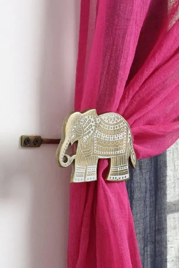 Na decoração indiana deste projeto o prendedor de cortina tem formato de elefante. Fonte: Pinterest