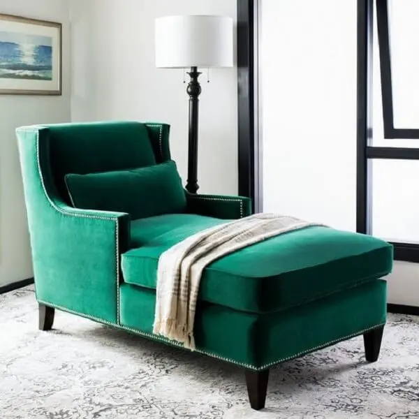 Poltrona divã com acabamento de veludo. Fonte: Pinterest