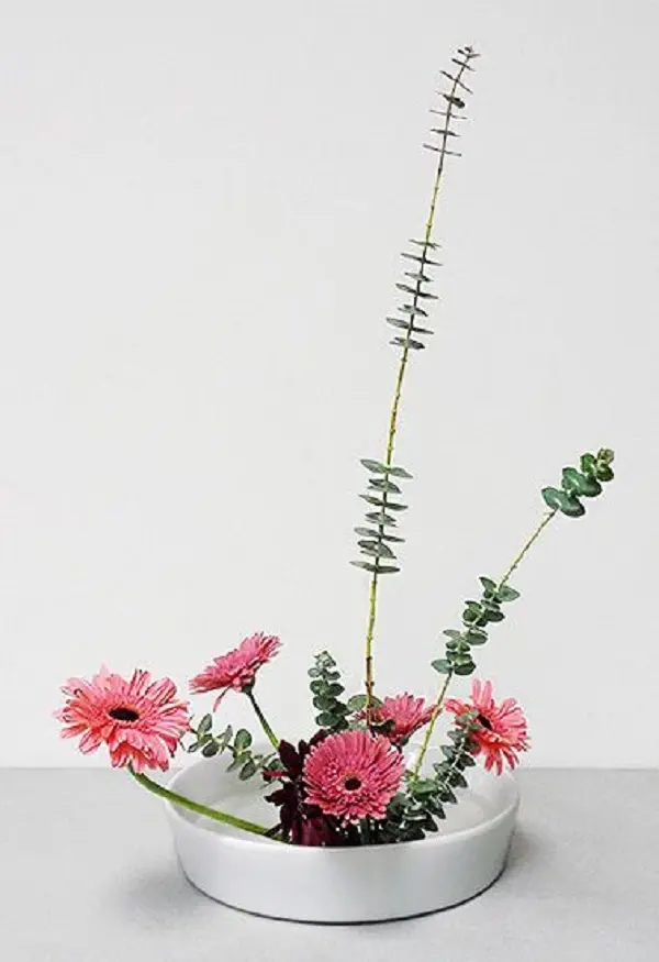 Vaso de ikebana rosa para decoração moderna