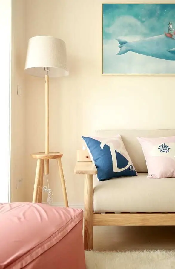 abajur de pé para sala simples decorada em cores claras Foto Pinterest
