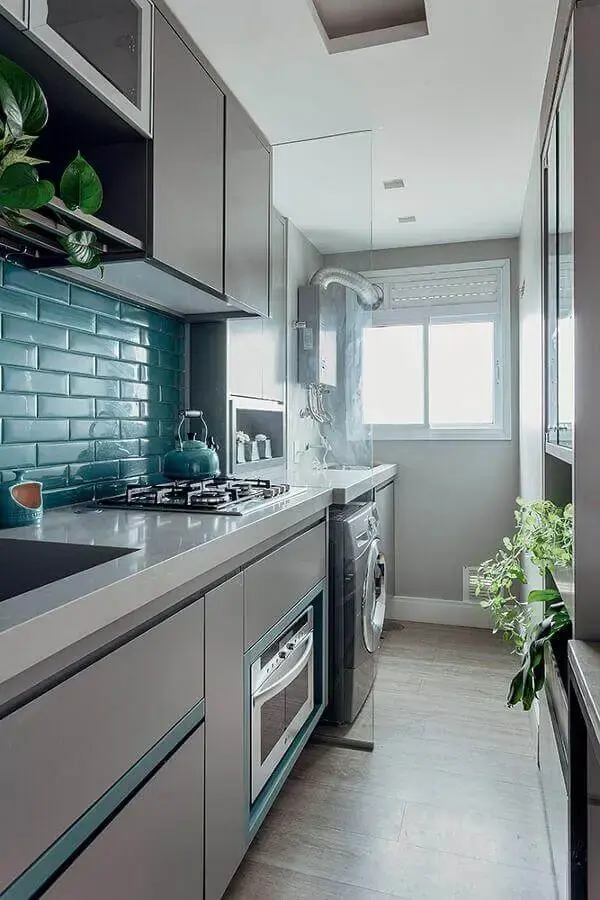 armário planejado para cozinha pequena decorada em tons de cinza Foto Simples Decoração