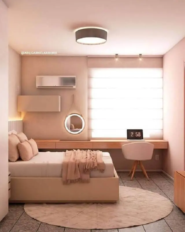 bancada de madeira para decoração em cores neutras para quarto planejado com escritório Foto Pinterest
