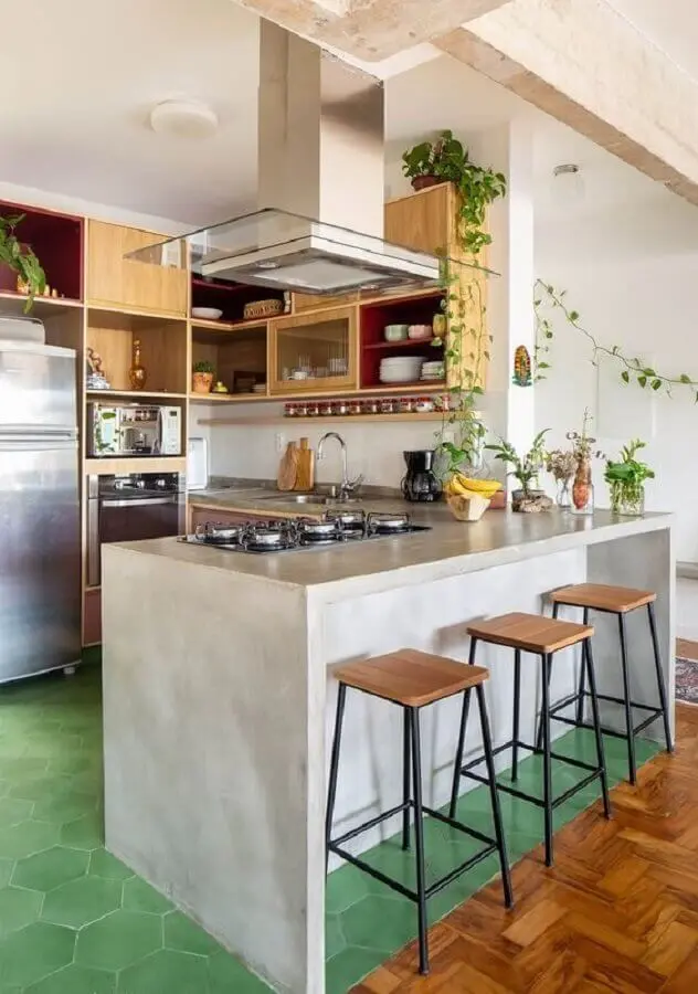 banqueta estilo industrial para decoração de cozinha estilo americana com bancada de concreto  Foto Histórias de Casa