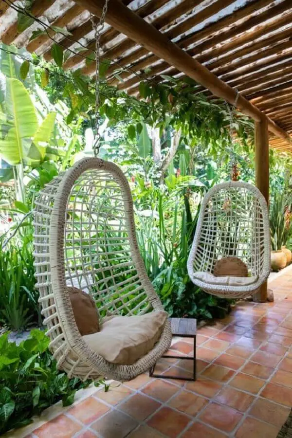 cadeira de balanço suspensa para decoração de casa com varanda e jardim Foto Life by Lyfe