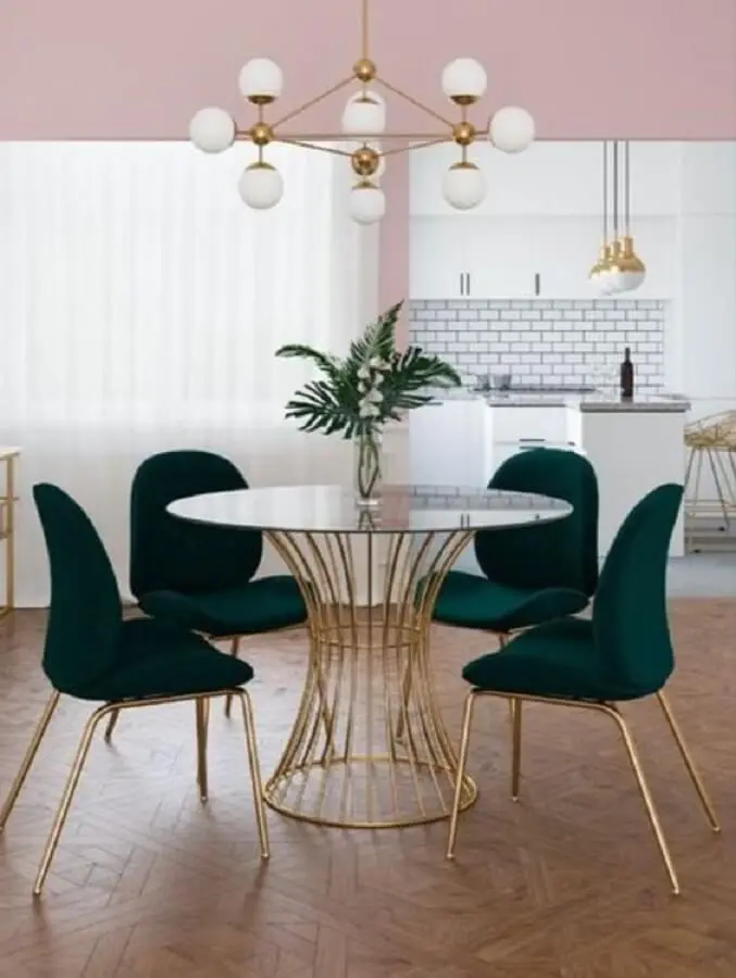 cadeira verde escuro para decoração de sala de jantar com mesa redonda de vidro Foto Eternity Modern