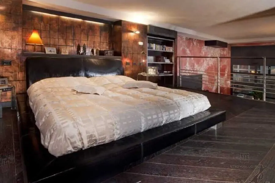 cama preta para quarto estilo industrial decorado com aço corten Foto Marco Dellatorre