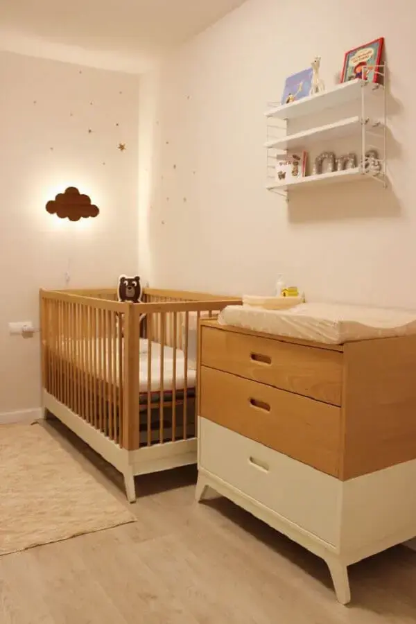 cômoda de bebê com trocador retrô para decoração de quarto em cores neutras Foto Móveis Henn