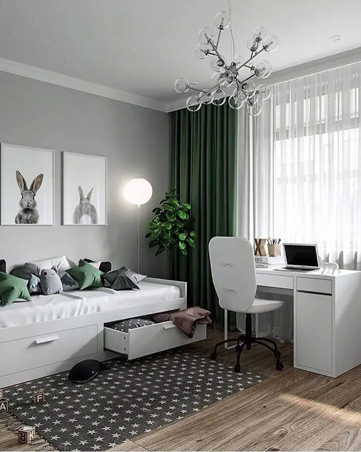 decoração cinza e verde para quarto solteiro com escritório Foto Decoholic