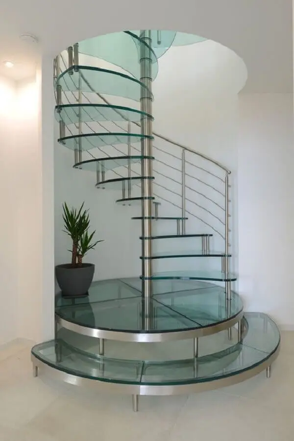 decoração clean com escada em espiral de vidro Foto PS do Vidro