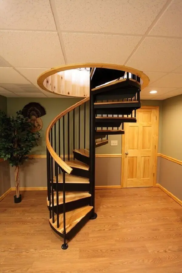 decoração de casa com escada espiral de madeira e ferro Foto Salter Spiral Stair