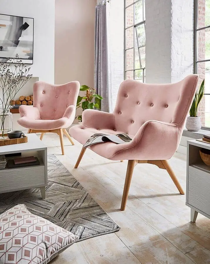 decoração de sala de estar com poltronas cor de rosa chá Foto JD Williams