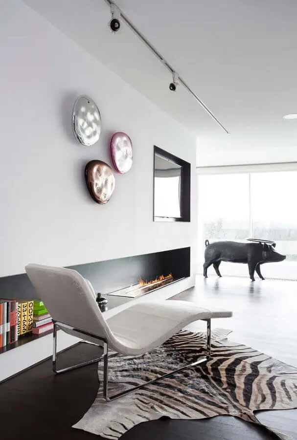 decoração minimalista para sala com lareira Foto Homify
