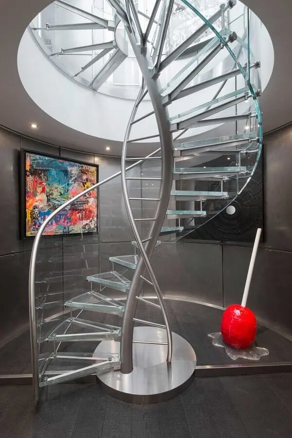 decoração moderna com escada espiral de vidro Foto Pinterest