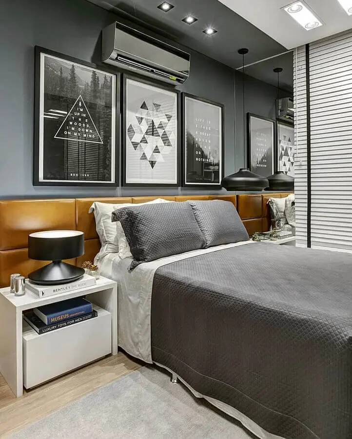 dicas de decoração para quarto cinza moderno com cabeceira marrom de couro Foto Futurist Architecture