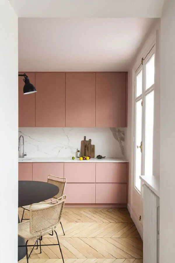 gabinete cor de rosa chá para decoração de cozinha planejada Foto PUFIK Interiors & Inspirations