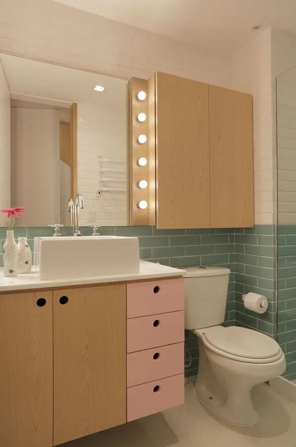ideias de armário para banheiro decorado em cores pastéis Foto Pinterest