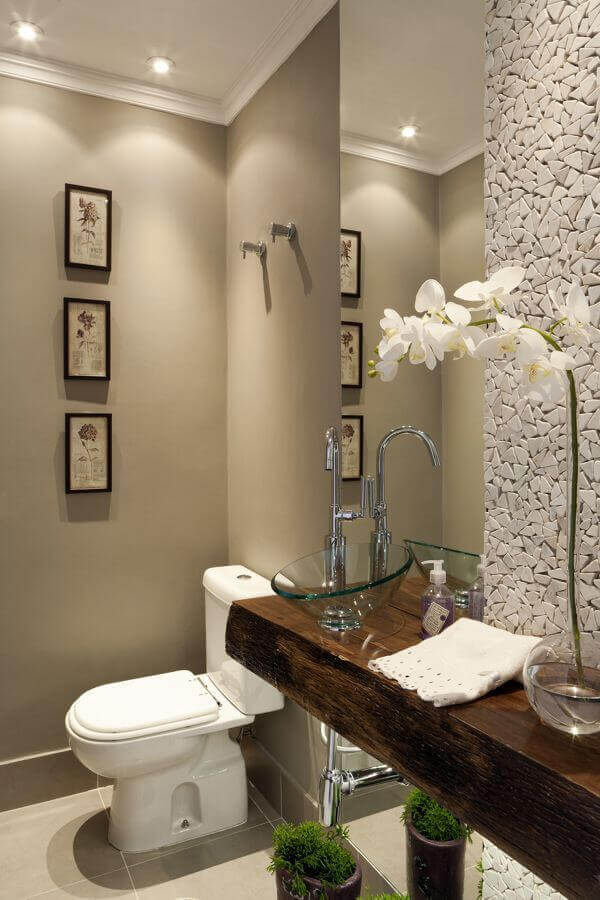 ideias para banheiro decorado com bancada de madeira e cuba de vidro Foto Pinterest