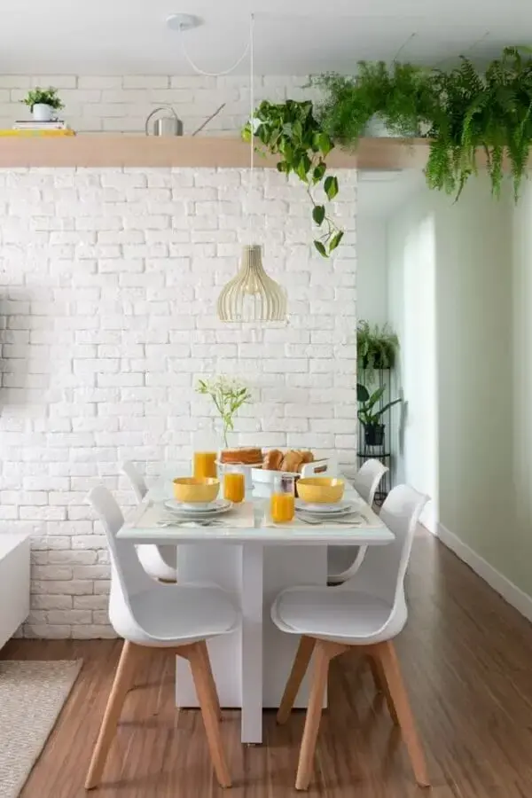 luminária simples para sala de jantar branca decorada com parede de tijolinho branco Foto Jeito de Casa