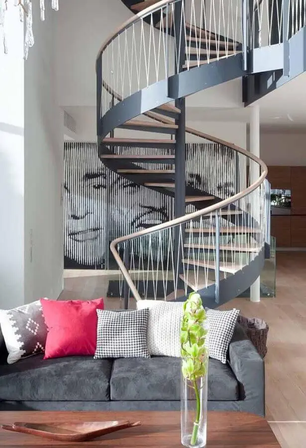 tons de cinza para decoração de casa com escada espiral moderna Foto Pinterest