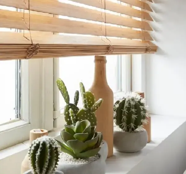 A persiana de madeira combina com diferentes estilos de decoração. Fonte: Pinterest